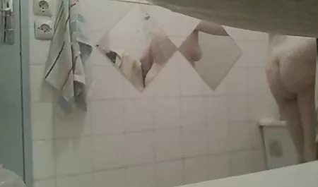 الاباحية افلام جنس غربي كيلي ديفاين غرفة خلع الملابس اللسان عاهرة