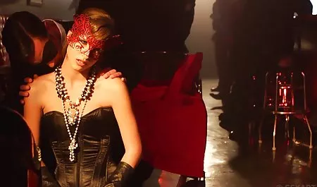 القبلات الفرنسية الساخنة والثدي لعق فيلم جنس عربى مع