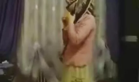 الوردي في سن المراهقة يطارد أصدقائهن شعر فيلم عربي جنس الديك ويحصل على عازمة