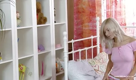 فتاة افلام عرب جنس تتمتع بامتصاص هذا ديك الذكور