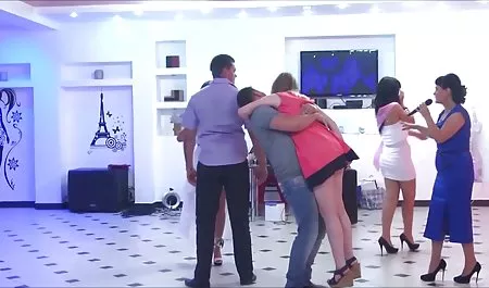 فتاة رقيقة واثنين من افلام سكس عربي تركي ديكس كبيرة